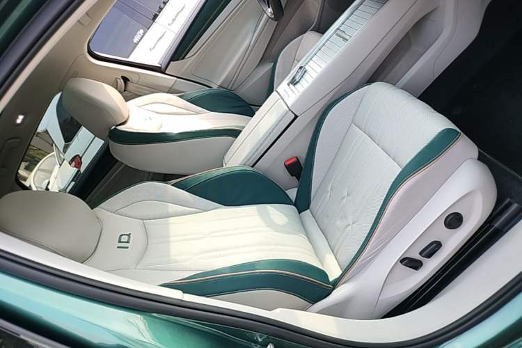 Used Volkswagen ID.7 VIZZION 2024 First Edition Right Front Seat