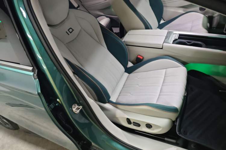 Used Volkswagen ID.7 VIZZION 2024 First Edition Right Front Seat