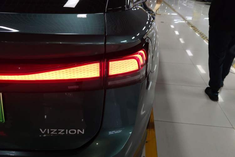 Used Volkswagen ID.7 VIZZION 2024 First Edition Right Rear Taillight