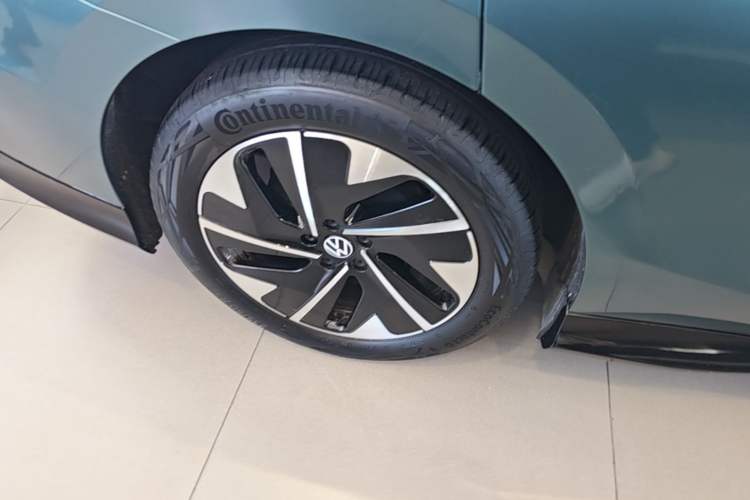Used Volkswagen ID.7 VIZZION 2024 PRO Model Right Rear Wheel Hub