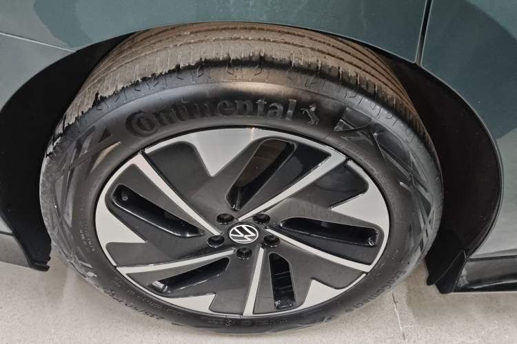Used Volkswagen ID.7 VIZZION 2024 PRO Model Right Rear Wheel Hub