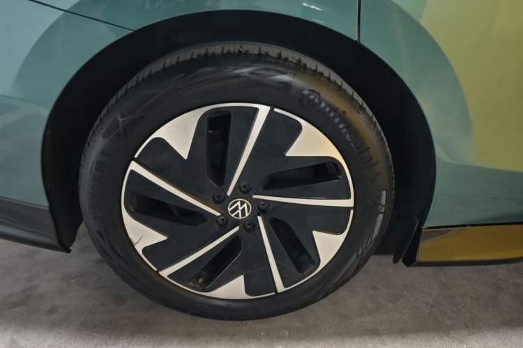 Used Volkswagen ID.7 VIZZION 2024 First Edition Right Rear Wheel Hub