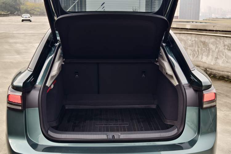 Used Volkswagen ID.7 VIZZION 2024 PRO Model Trunk