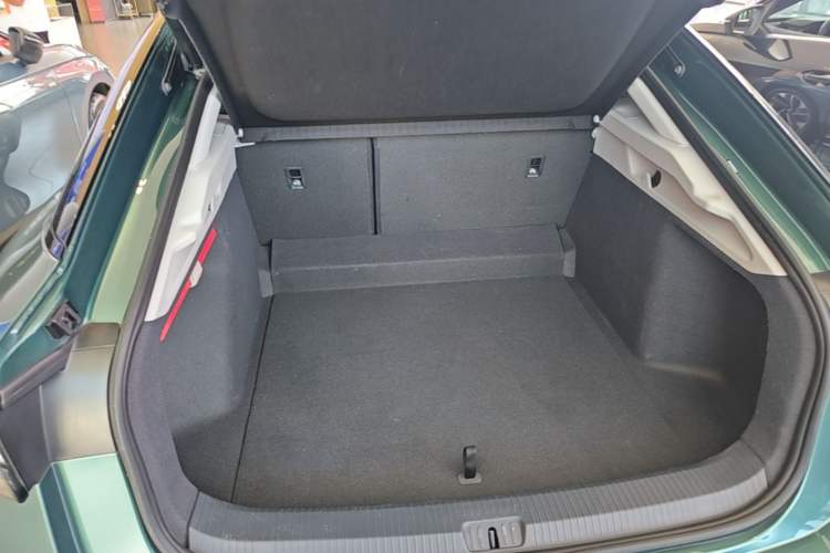 Used Volkswagen ID.7 VIZZION 2024 PRO Model Trunk