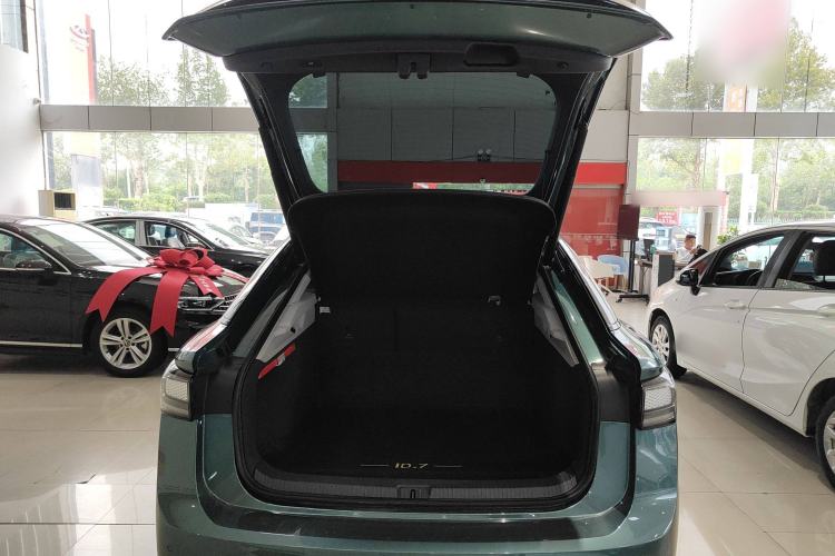 Used Volkswagen ID.7 VIZZION 2024 PRO Model Trunk