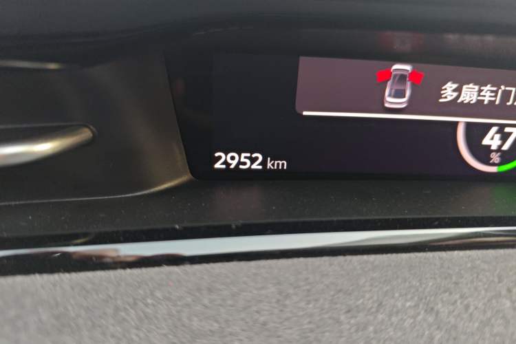 Used Volkswagen ID.7 VIZZION 2024 PRIME Odometer Close Up