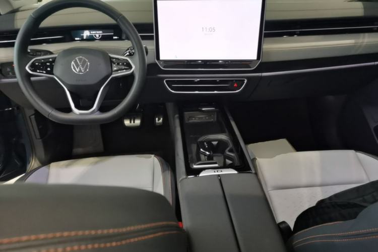 Used Volkswagen ID.7 VIZZION 2024 AIR model Center Console