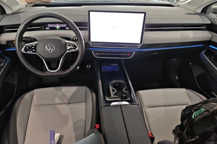 Used Volkswagen ID.7 VIZZION 2024 AIR model Center Console