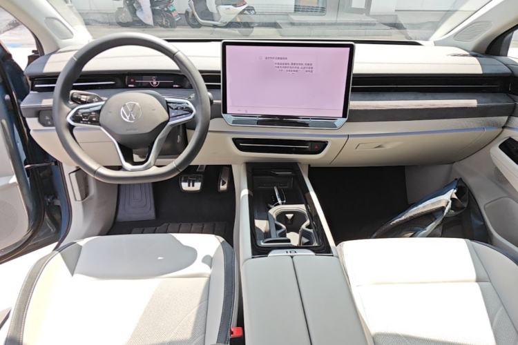 Used Volkswagen ID.7 VIZZION 2024 First Edition Center Console
