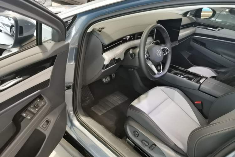 Used Volkswagen ID.7 VIZZION 2024 AIR model Driver Seat