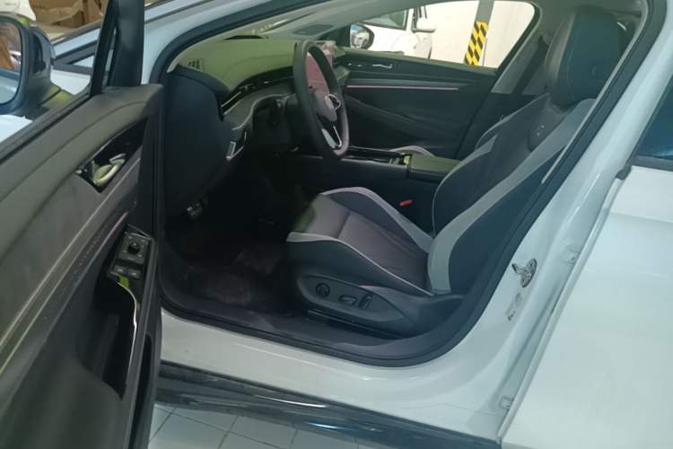 Used Volkswagen ID.7 VIZZION 2024 PRO Model Driver Seat