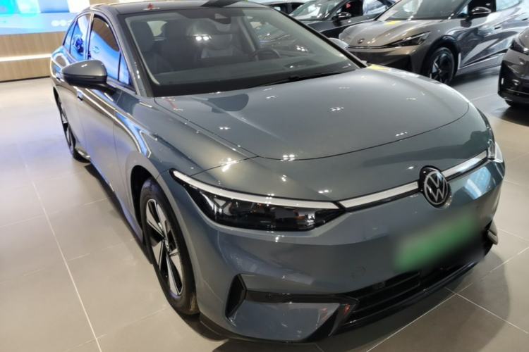 Used Volkswagen ID.7 VIZZION 2024 AIR model Front Right 45 Deg