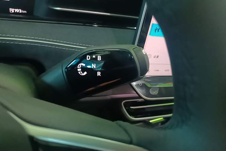 Used Volkswagen ID.7 VIZZION 2024 PRO Model Gear Lever