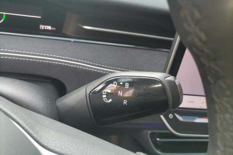 Used Volkswagen ID.7 VIZZION 2024 First Edition Gear Lever