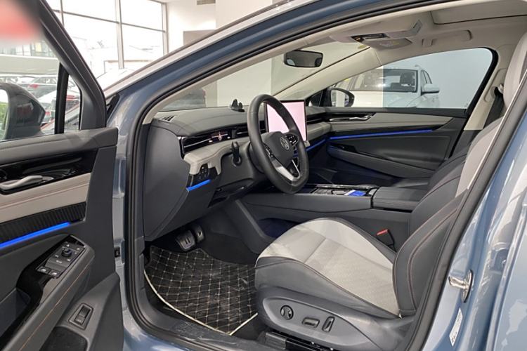 Used Volkswagen ID.7 VIZZION 2024 AIR model Left Front Seat