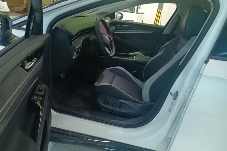 Used Volkswagen ID.7 VIZZION 2024 PRO Model Left Front Seat