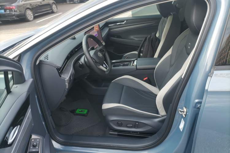 Used Volkswagen ID.7 VIZZION 2024 First Edition Left Front Seat