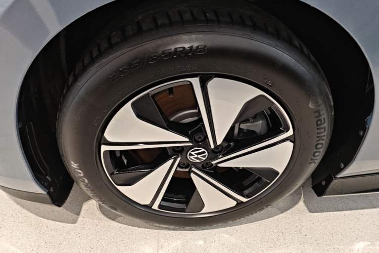 Used Volkswagen ID.7 VIZZION 2024 AIR model Left Front Wheel Hub
