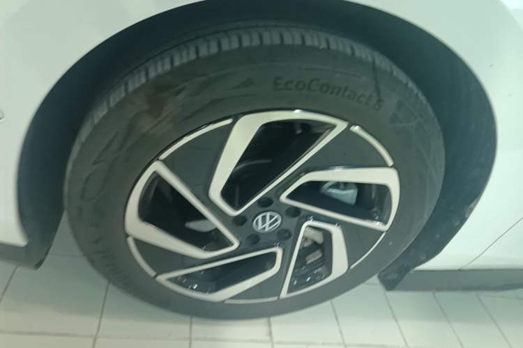 Used Volkswagen ID.7 VIZZION 2024 PRO Model Left Front Wheel Hub