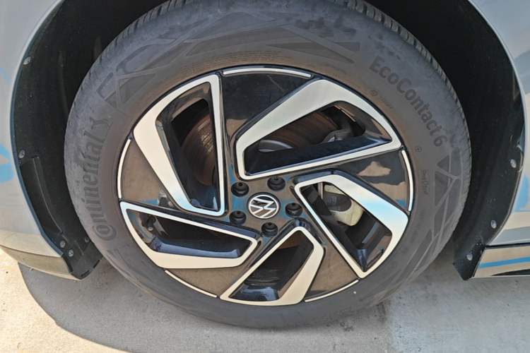 Used Volkswagen ID.7 VIZZION 2024 First Edition Left Front Wheel Hub