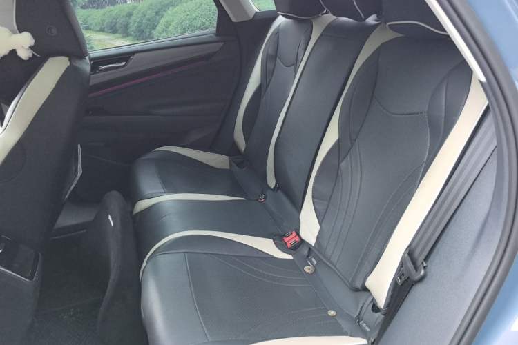 Used Volkswagen ID.7 VIZZION 2024 AIR model Left Rear Seat