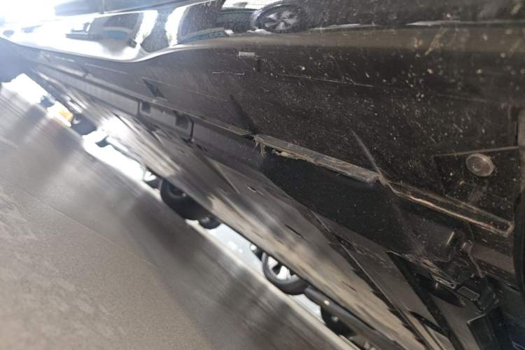 Used Volkswagen ID.7 VIZZION 2024 PRO Model Left Side Sill
