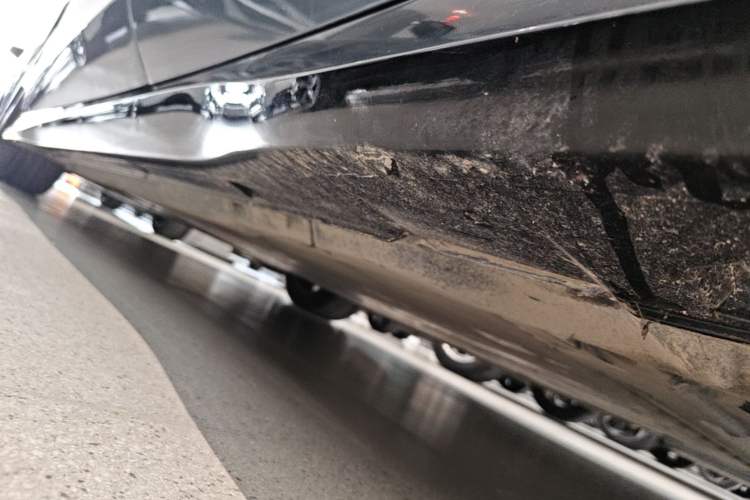 Used Volkswagen ID.7 VIZZION 2024 AIR model Left Side Sill