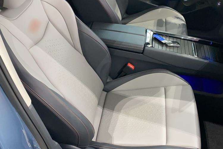 Used Volkswagen ID.7 VIZZION 2024 AIR model Right Front Seat