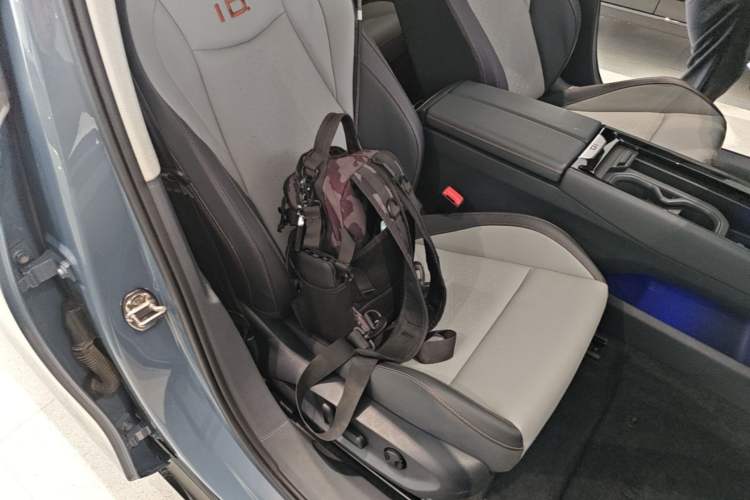 Used Volkswagen ID.7 VIZZION 2024 AIR model Right Front Seat