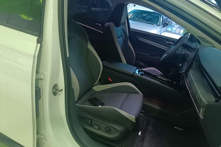 Used Volkswagen ID.7 VIZZION 2024 PRO Model Right Front Seat
