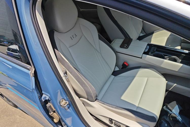 Used Volkswagen ID.7 VIZZION 2024 First Edition Right Front Seat