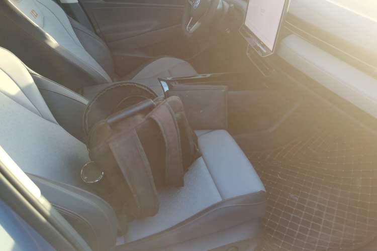 Used Volkswagen ID.7 VIZZION 2024 AIR model Right Front Seat