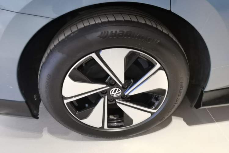 Used Volkswagen ID.7 VIZZION 2024 AIR model Right Rear Wheel Hub