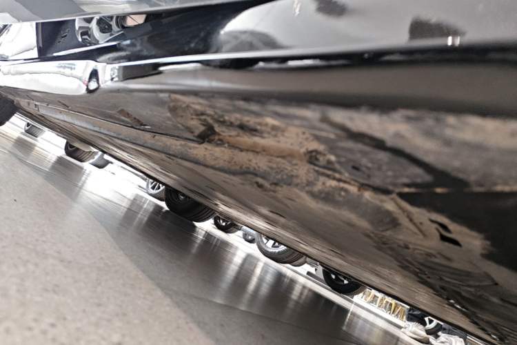Used Volkswagen ID.7 VIZZION 2024 AIR model Right Side Sill