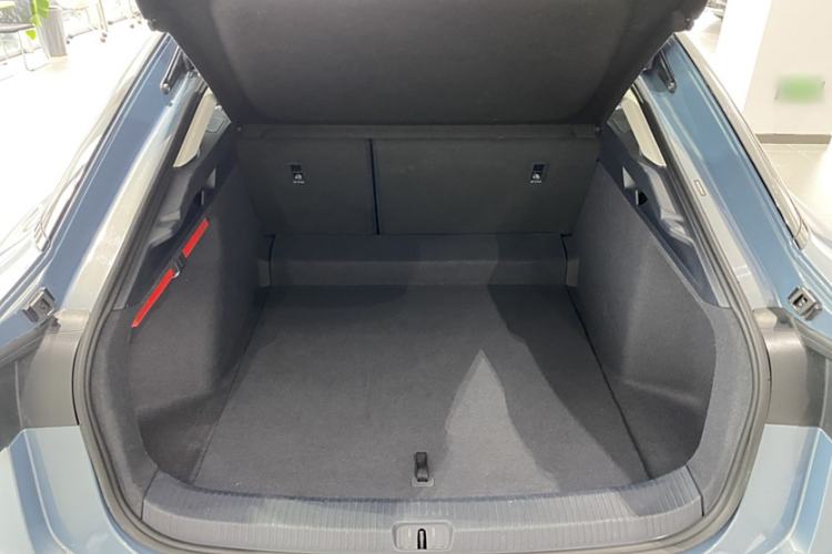 Used Volkswagen ID.7 VIZZION 2024 AIR model Trunk