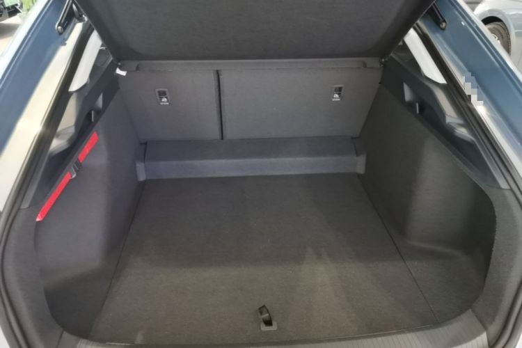 Used Volkswagen ID.7 VIZZION 2024 AIR model Trunk