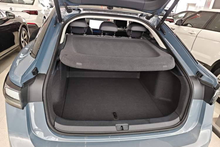 Used Volkswagen ID.7 VIZZION 2024 AIR model Trunk
