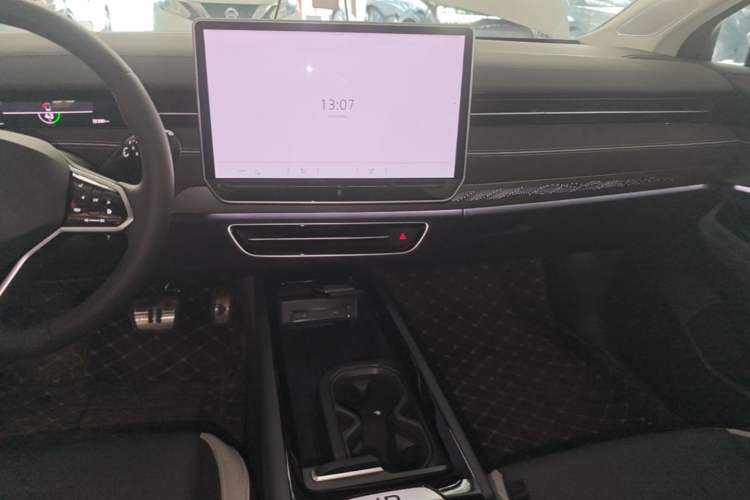 Used Volkswagen ID.7 VIZZION 2024 PRO Model Audio And AC Panel