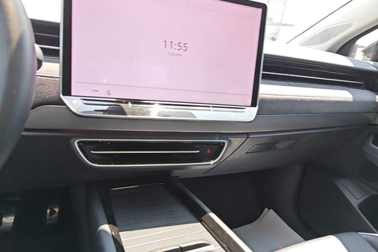 Used Volkswagen ID.7 VIZZION 2024 First Edition Audio And AC Panel