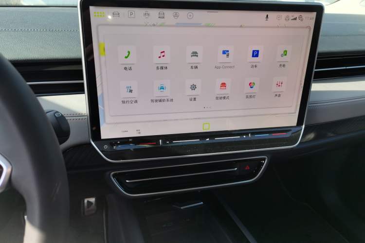 Used Volkswagen ID.7 VIZZION 2024 AIR model Audio And AC Panel