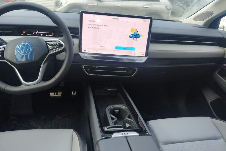 Used Volkswagen ID.7 VIZZION 2024 AIR model Audio And AC Panel