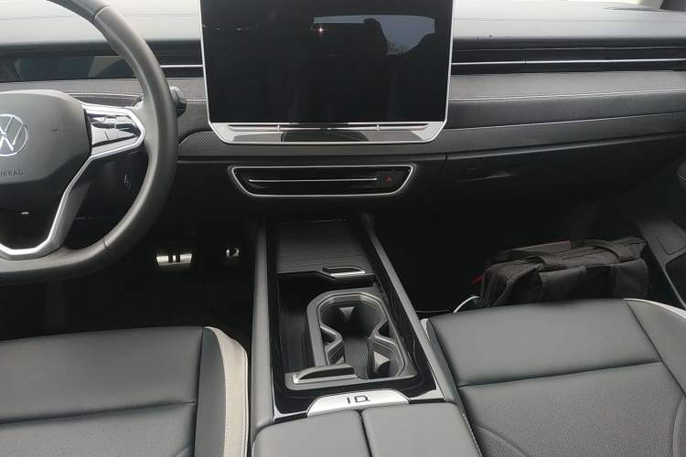 Used Volkswagen ID.7 VIZZION 2024 First Edition Audio And AC Panel