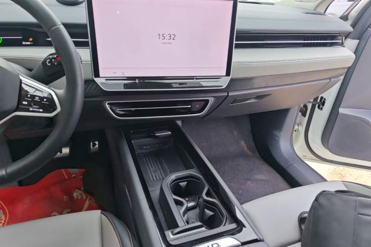 Used Volkswagen ID.7 VIZZION 2024 AIR model Audio And AC Panel
