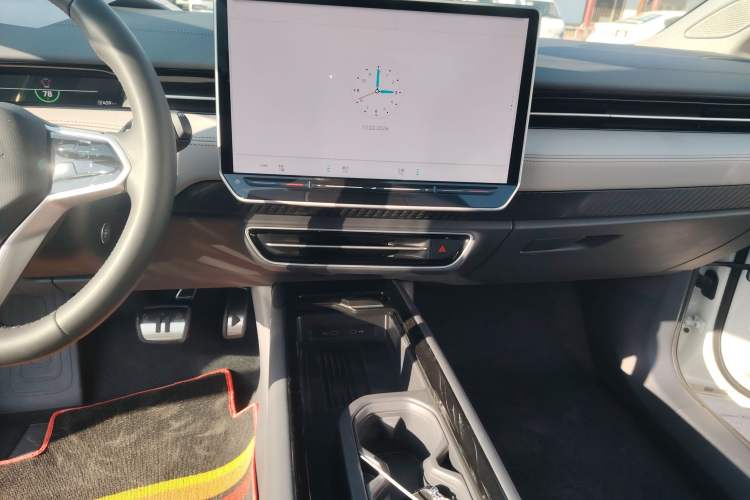 Used Volkswagen ID.7 VIZZION 2024 AIR model Audio And AC Panel