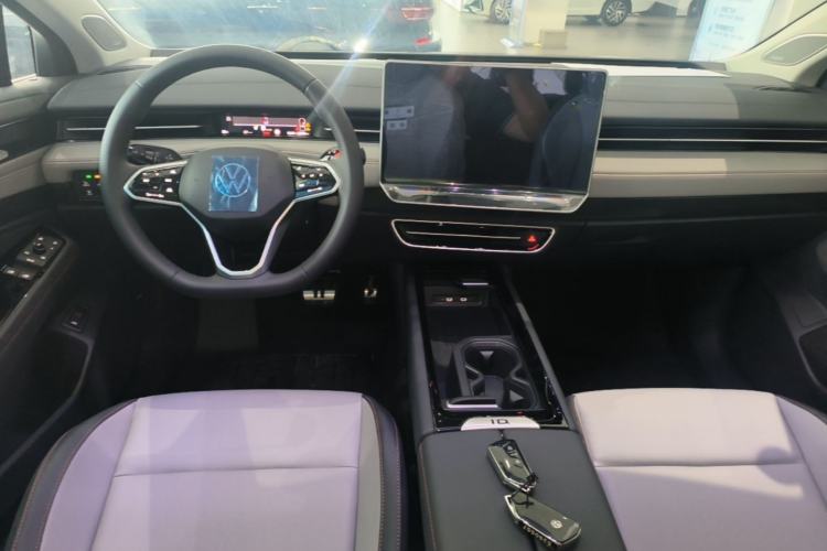 Used Volkswagen ID.7 VIZZION 2024 AIR model Center Console