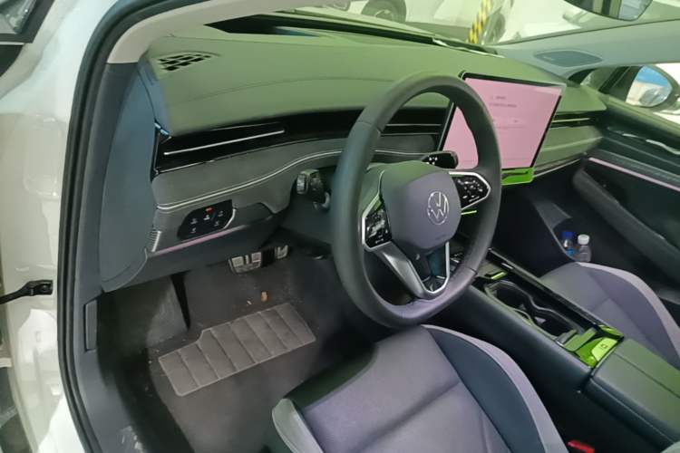 Used Volkswagen ID.7 VIZZION 2024 PRO Model Center Console
