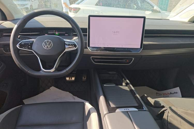 Used Volkswagen ID.7 VIZZION 2024 PRO Model Center Console