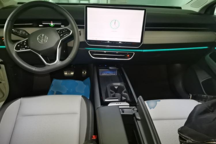 Used Volkswagen ID.7 VIZZION 2024 AIR model Center Console