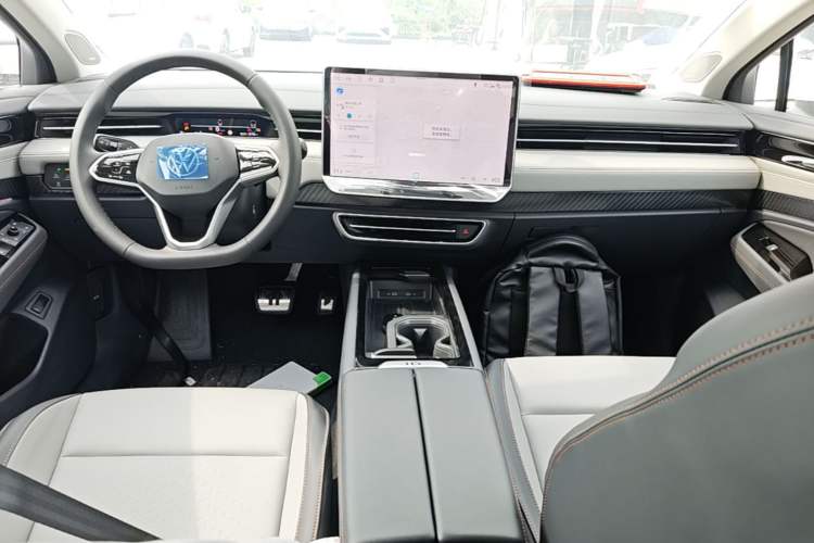 Used Volkswagen ID.7 VIZZION 2024 AIR model Center Console
