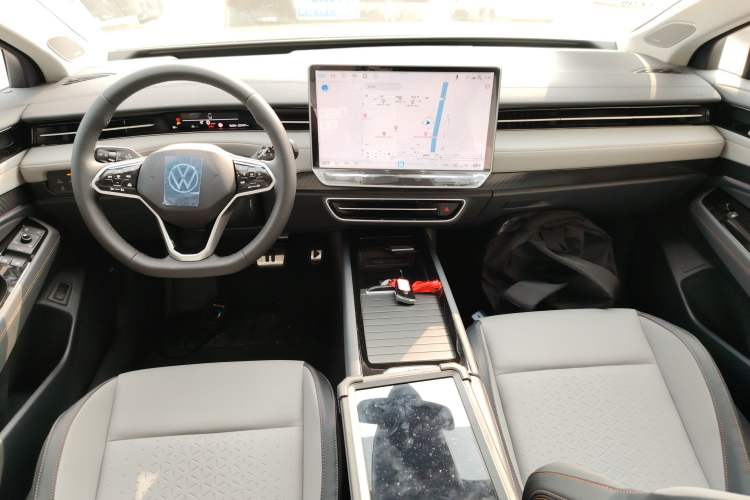 Used Volkswagen ID.7 VIZZION 2024 AIR model Center Console